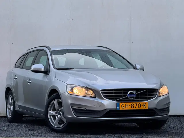 Volvo V60 1.6 D2 Kinetic | 2014 | Lage km stand | 2014 Diesel 4