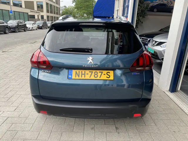 Peugeot 2008 1.2 PureTech Blue Lion 2017 Benzine 4