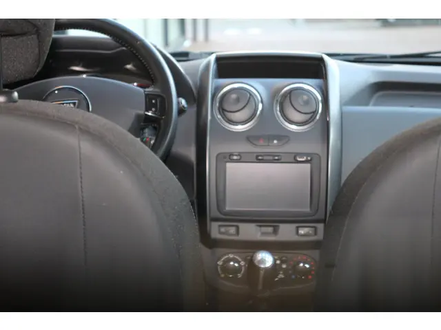 Dacia Duster 1.2 TCe 4x2 Lauréate 2015 Benzine 12