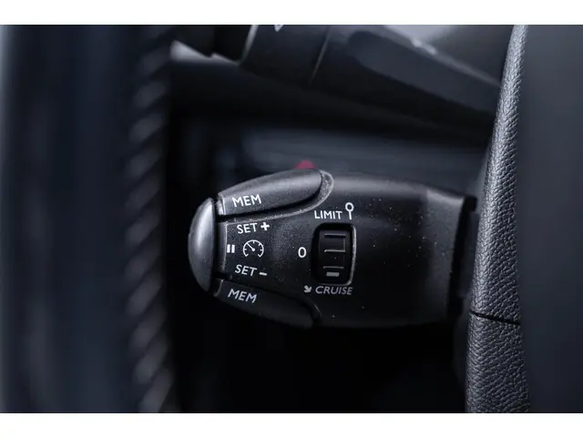 Peugeot 308 1.5 HDI Active Pack 2020 Diesel 23