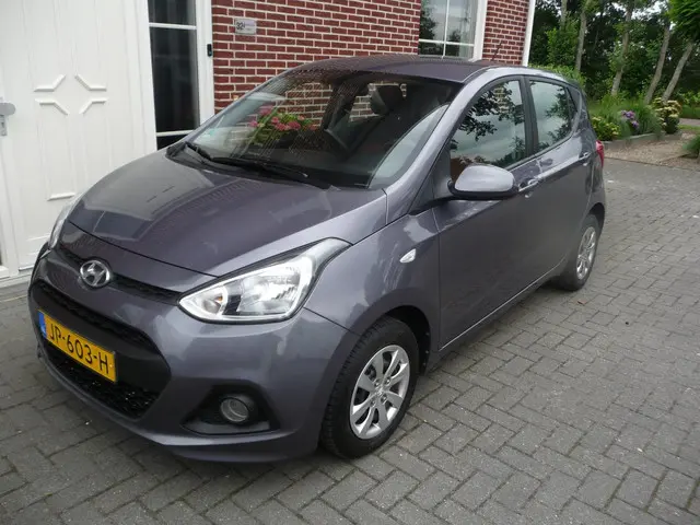 Hyundai i10 1.0i i-Motion Comfort 2016 Benzine 2