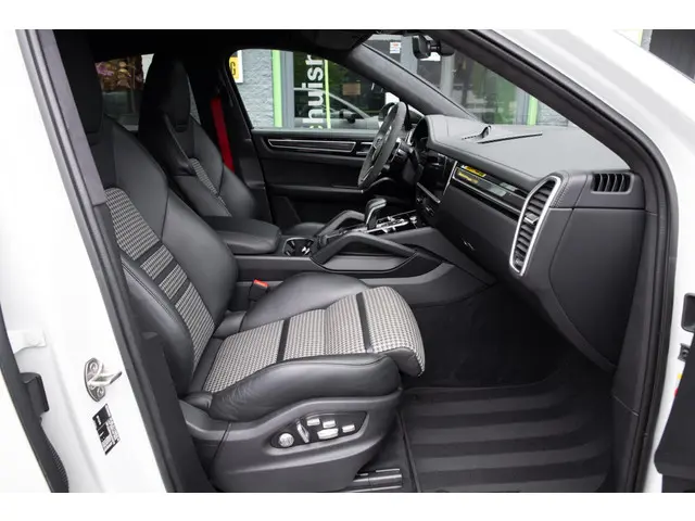 Porsche Cayenne Coupé 3.0 E-Hybrid 2020 Hybride Benzine 13