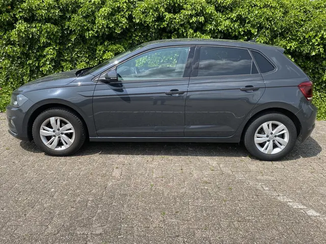 Volkswagen Polo 1.0 TSI Highline 2017 Benzine 2