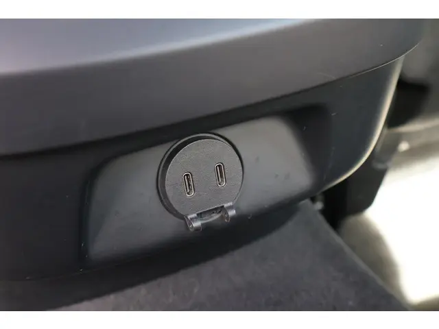 Volvo S90 2.0 B4 R-Design 2022 Benzine 25