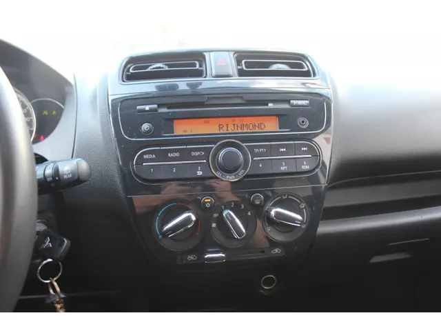Mitsubishi Space Star 1.0 Cool+ 2020 Benzine 15