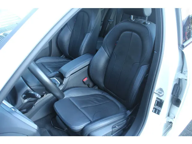 BMW 1 Serie 118i High Executive Edition 2020 Benzine 23