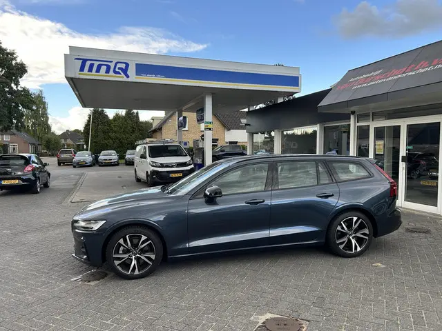 Volvo V60 2.0 B4 Ultra Dark 2024 Benzine 5