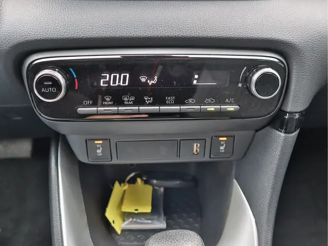 Toyota Yaris 1.5 Hybrid Dynamic 2023 Hybride Benzine 12