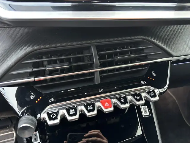 Peugeot 2008 1.2 Hybrid 145 PK GT 2025 Hybride Benzine 30