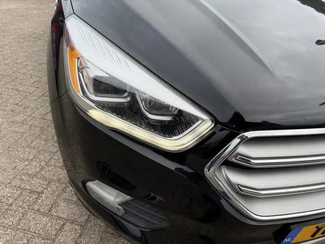 Ford Escape 2.0 AUT titanium 244 PK 2017 Benzine 4