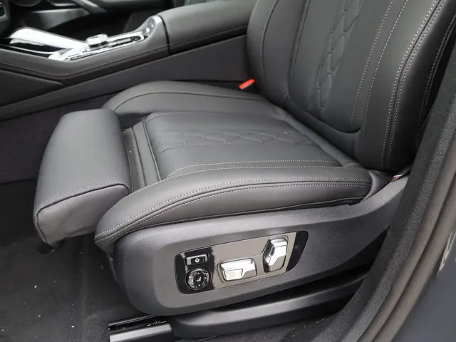 BMW X6 M60i xDrive 2025 Benzine 15