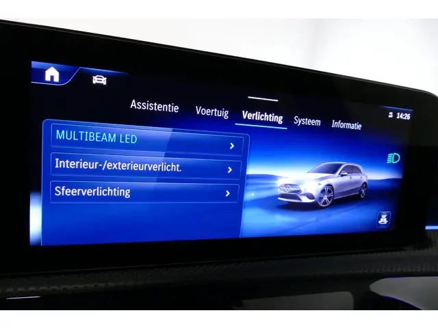 Mercedes-Benz A-Klasse 200 AMG Line 2023 Benzine 38