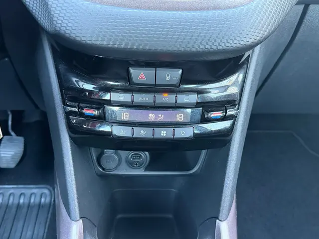 Peugeot 2008 1.2 PureTech Active 2015 Benzine 13