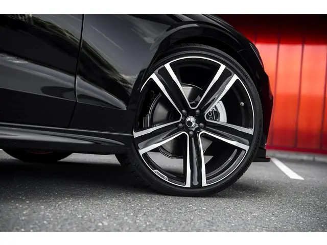 Volvo S60 2.0 B4 Ultimate Dark 2023 Benzine 63