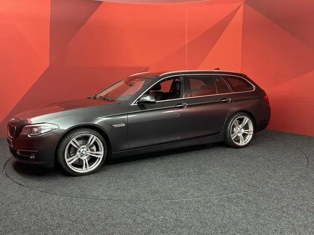 BMW 5 Serie Touring 520i Luxury Edition 2014 Benzine 20