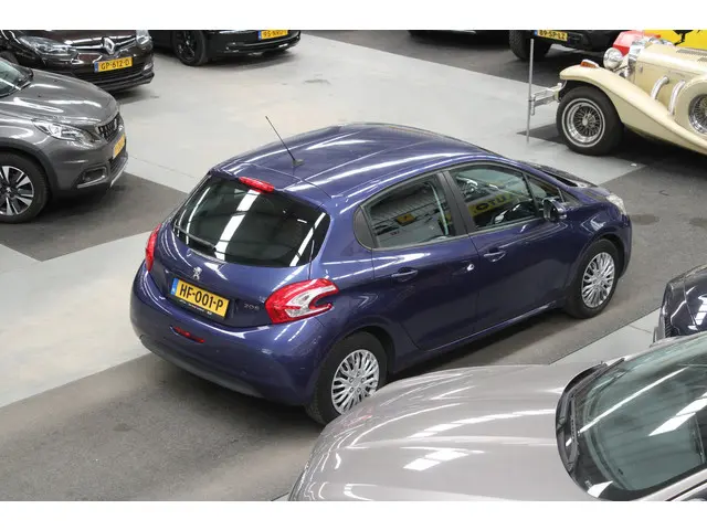 Peugeot 208 1.2 VTi Allure 2013 Benzine 22