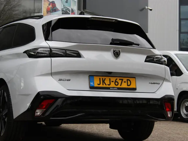 Peugeot 308 SW HYBRID 145 GT 2025 Hybride Benzine 25