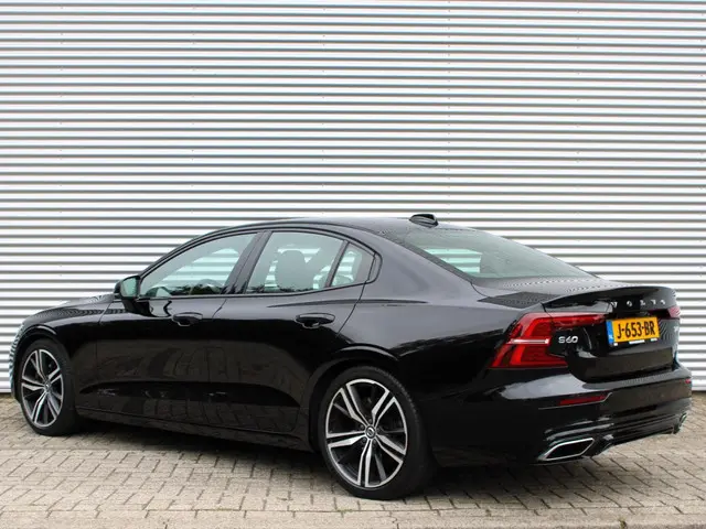Volvo S60 2.0 T4 R-Design 2020 Benzine 4
