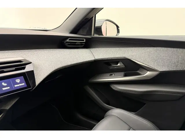 Peugeot e-3008 Allure 73 kWh 2024 Elektrisch 35