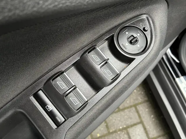 Ford C-MAX HELAAS VERKOCHT!!! 2019 Benzine 13