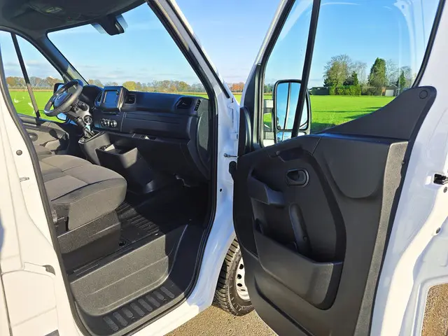 Renault Master T35 2.3 dCi L2 H2 2022 Diesel 10