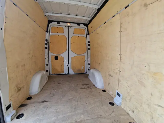 Mercedes-Benz Sprinter 211 1.9 CDI L2 H2 2022 Diesel 25