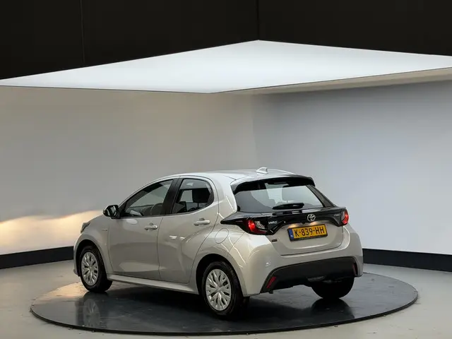 Toyota Yaris 1.5 Hybrid Active 2021 Hybride Benzine 2