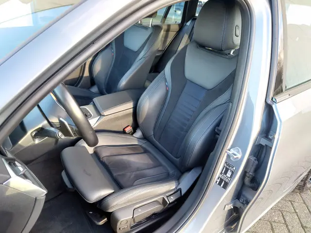 BMW 3 Serie Touring 320i 2023 Benzine 8