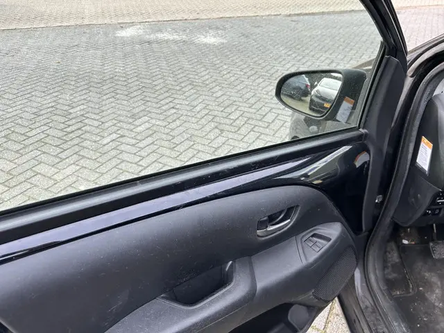 Toyota Aygo 1.0 VVT-i x-play 2021 Benzine 8