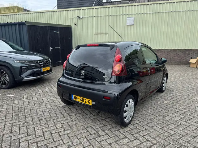 Peugeot 107 1.0 Sportium 2012 Benzine 12