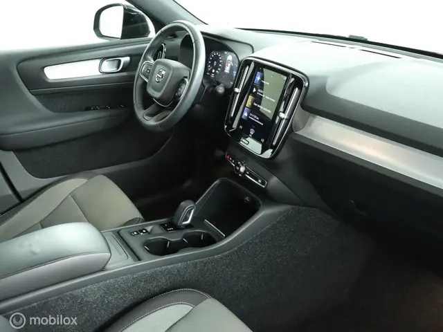 Volvo XC40 1.5 T2 Momentum automaat 2021 Benzine 9