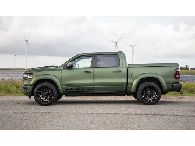 Dodge Ram 1500 5.7 V8 4x4 Crew Cab Limited 2024 Benzine 64