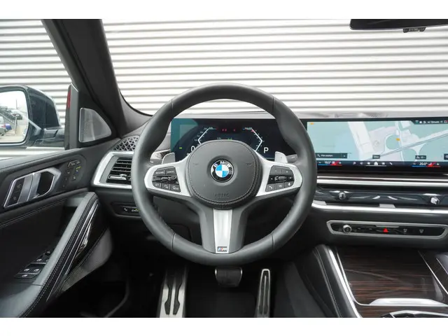 BMW X6 xDrive40i 2025 Benzine 7