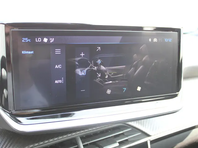 Peugeot 2008 1.2 Hybrid 145 Allure 2025 Hybride Benzine 23