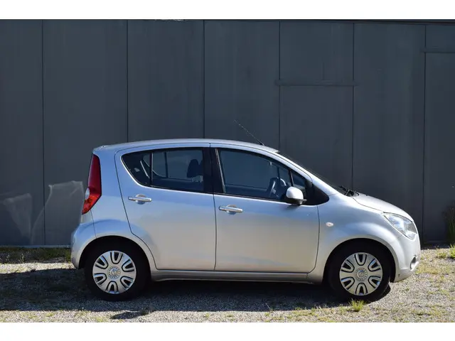 Opel Agila 1.2 Edition 2012 Benzine 6