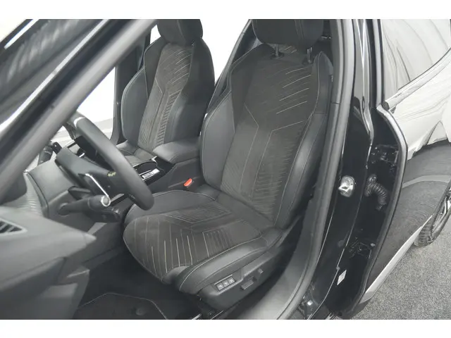 Peugeot 2008 PureTech 130 EAT8 GT 2024 Benzine 28