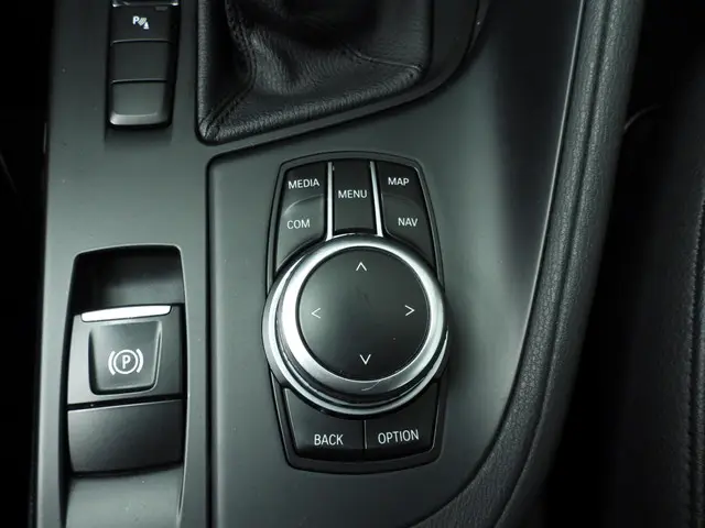 BMW X1 sDrive20i High Executive 2018 Benzine 26