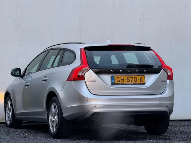 Volvo V60 1.6 D2 Kinetic | 2014 | Lage km stand | 2014 Diesel 6