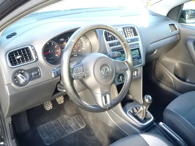 Volkswagen Polo 1.2 TSI LIVE UITVOERING 2013 Benzine 12