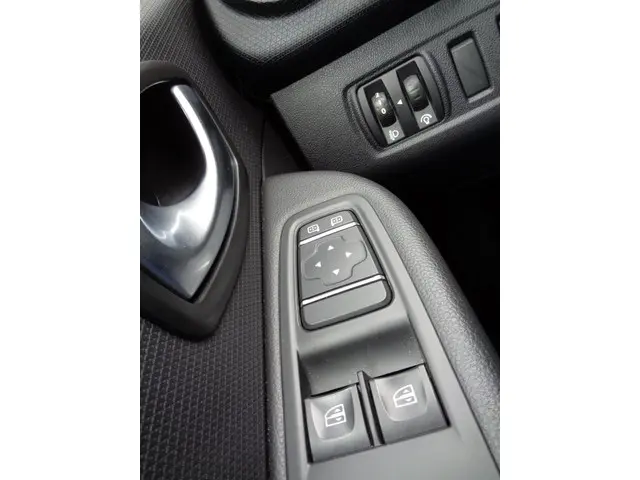 Renault Clio 0.9 TCE Limited 2020 Benzine 7