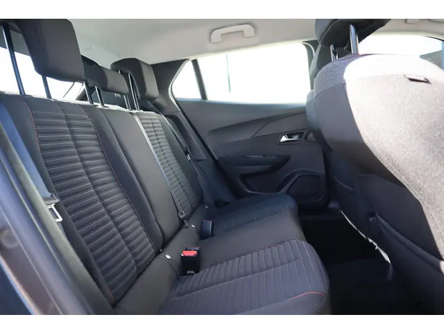 Peugeot 2008 1.2 PT ALLURE 2022 Benzine 27