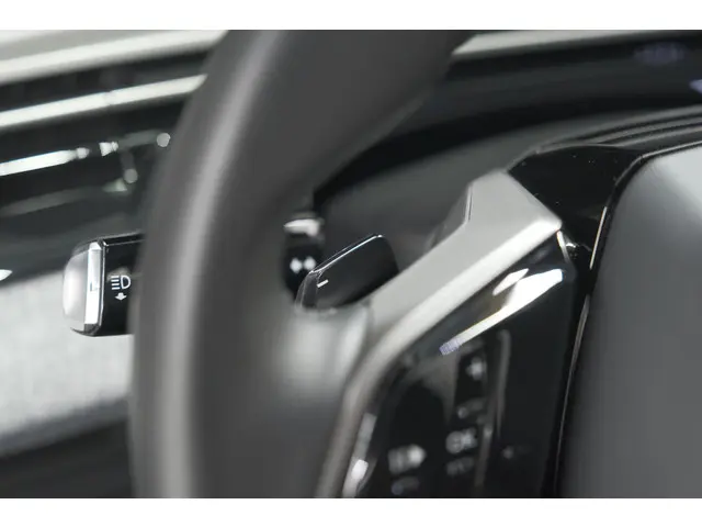 Peugeot 5008 1.2 Hybrid 136 Allure 2025 Hybride Benzine 30