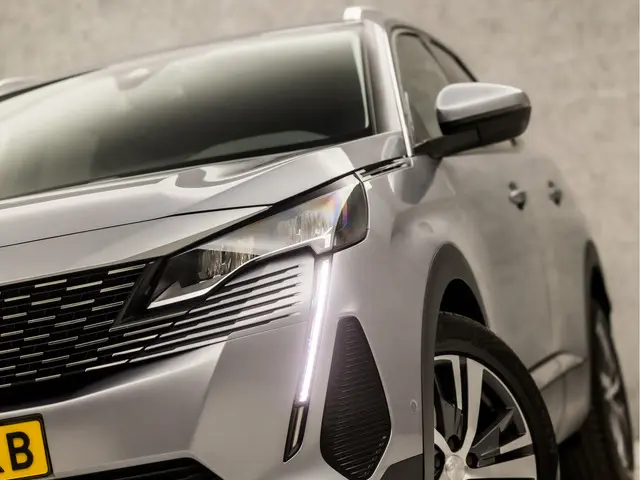 Peugeot 3008 1.2 PureTech Allure Sport 2021 Benzine 17