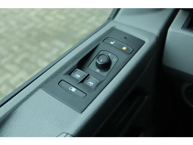 Volkswagen Transporter 2.0 TDI L1H1 30 2020 Diesel 19