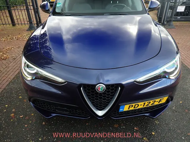 Alfa Romeo Stelvio 2.0T AWD First Edition 2017 Benzine 32