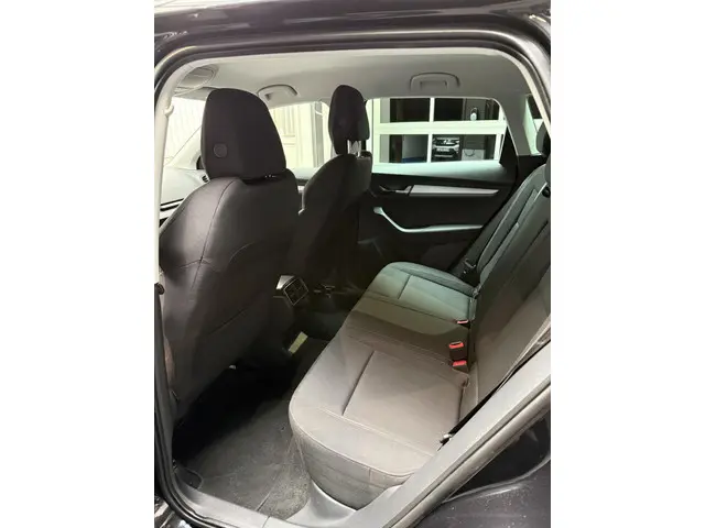 Škoda Karoq 1.0 TSI Business Edition 2023 Benzine 14