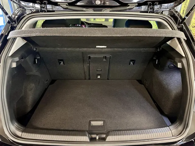 Volkswagen Golf 1.0 TSI Life 2022 Benzine 26