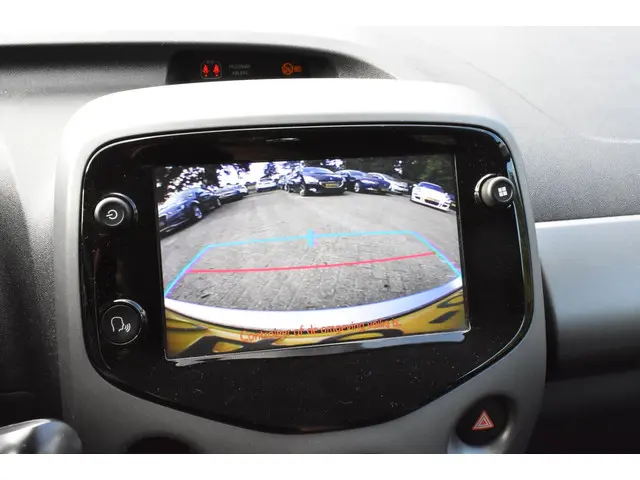 Toyota Aygo 1.0 VVT-i x-play 2020 Benzine 33