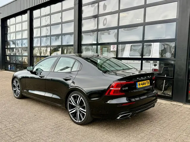 Volvo S60 2.0 T5 R-Design 2019 Benzine 4