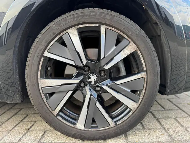Peugeot 208 1.2 PureTech Allure 2020 Benzine 17